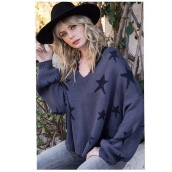 𝅺long Sleeve V-Neck Sweater with Star Detail - Picture 12 of 12